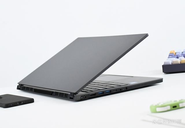 仅售2499元的标压i5金属轻薄本 驰为Corebook X 纪念版评测(图1)