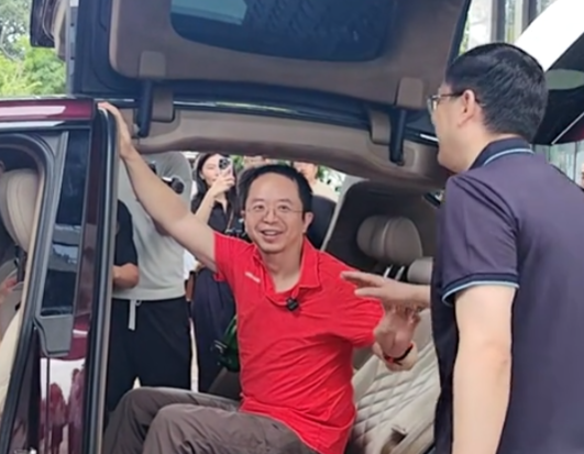 周鸿祎:被车门夹伤的手成顽固伤 3个月没攀岩(图1) 周鸿祎:被车门夹伤的手成顽固伤 3个月没攀岩