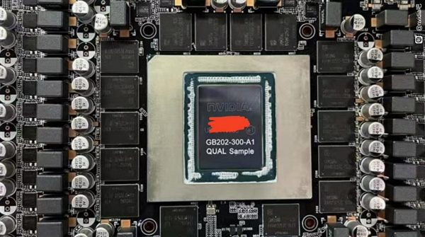 RTX 5090的“心脏”首次现身!744平方毫米史上第三大(图1) RTX 5090 GB202 GPU芯片首次现身:744平方毫米史上第三大